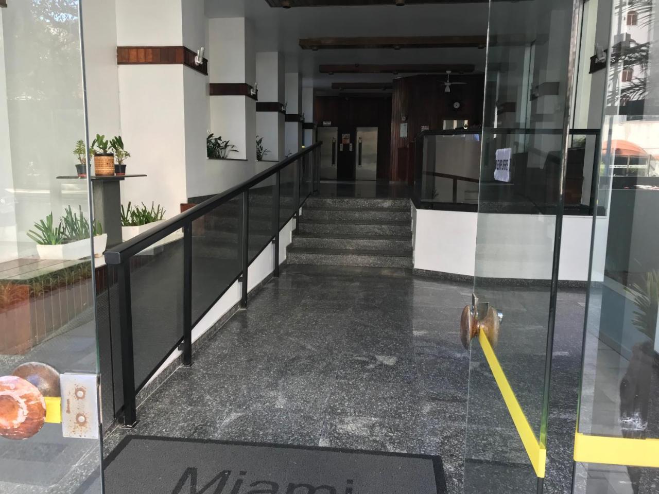 Apartamento Pitangueiras กัวรูจา ภายนอก รูปภาพ